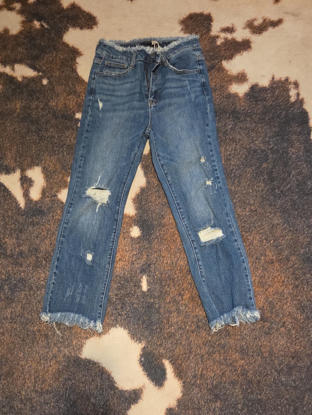 Frayed Hem Distressed Women's Blue Cropped Jeans